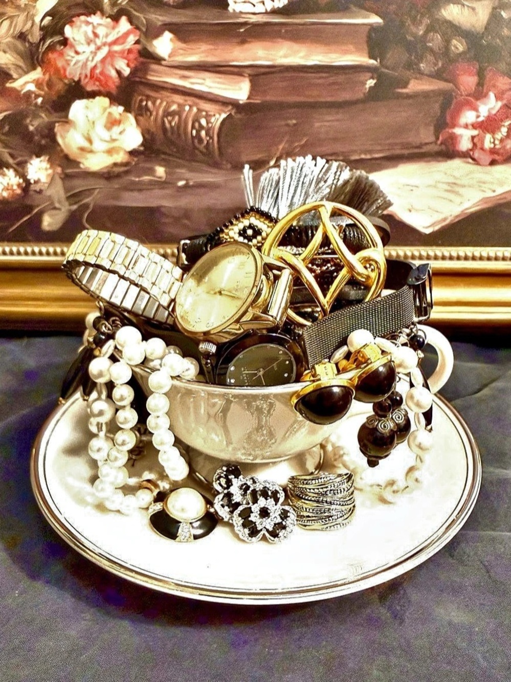 Vintage Golden Nights Mystery Jewelry Teacup 🖤💛🖤💛